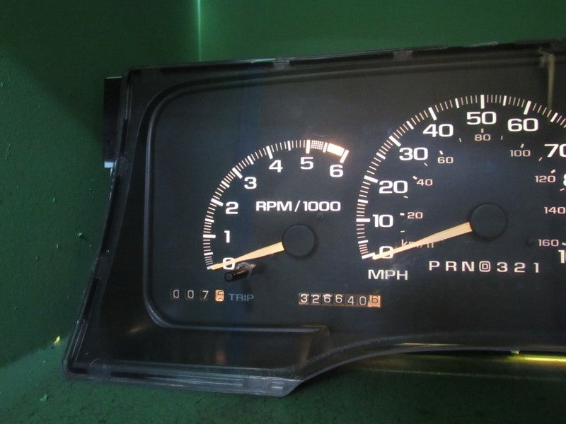 95-96 C/K TRUCK SUBURBAN INSTRUMENT GAUGE CLUSTER SPEEDO TACH 326K REB
