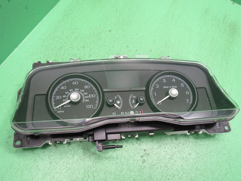 08 LINCOLN TOWN CAR INSTRUMENT GAUGE CLUSTER GAUGES SPEEDO TACH MILEAG