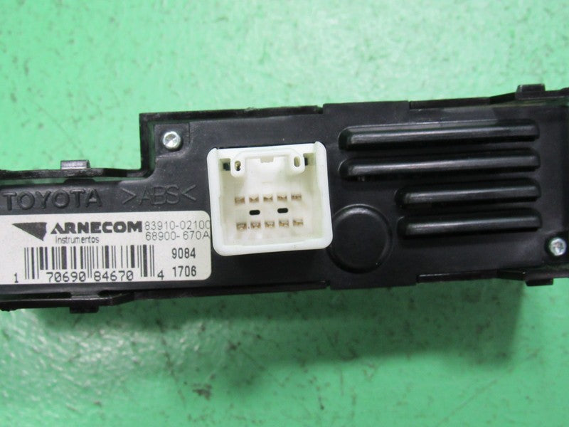03-08 TOYOTA MATRIX DIGITAL CLOCK DASH DISPLAY SCREEN 83910-02100 REBU