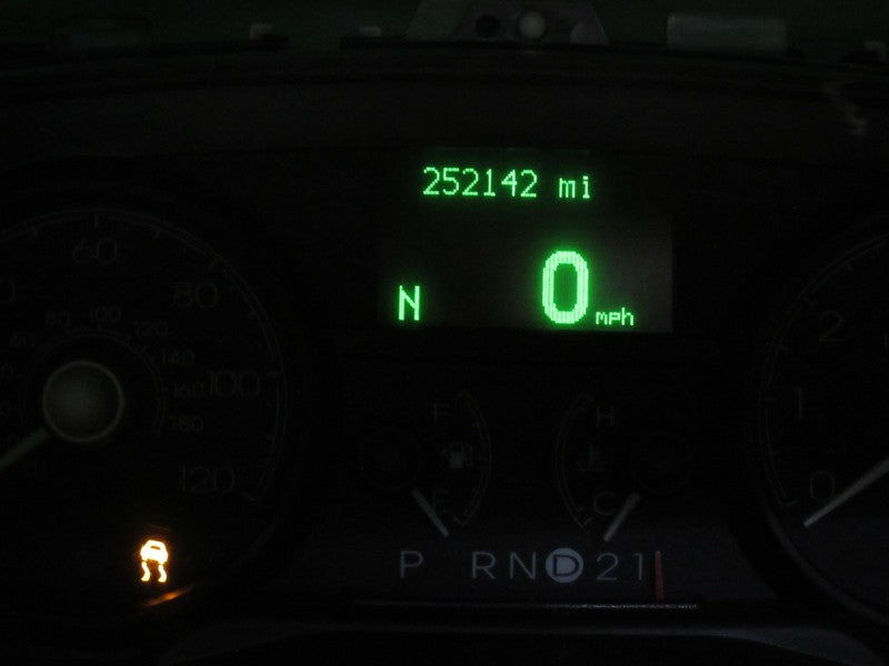07 LINCOLN TOWN CAR INSTRUMENT GAUGE CLUSTER GAUGES SPEEDO TACH MILEAG