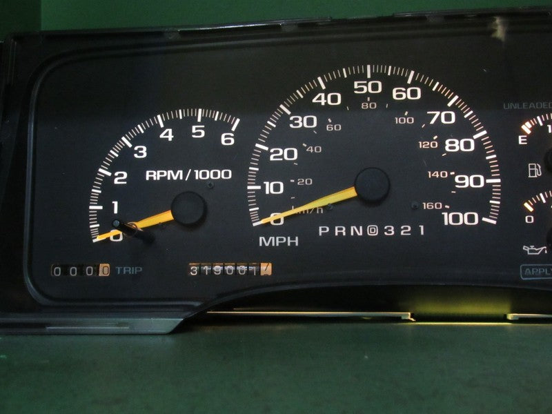 97-98 C/K TRUCK SUBURBAN INSTRUMENT GAUGE CLUSTER SPEEDO TACH 319K REB