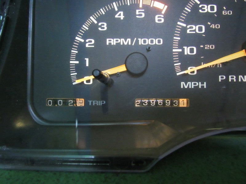 95-96 C/K TRUCK SUBURBAN INSTRUMENT GAUGE CLUSTER SPEEDO TACH 239K REB