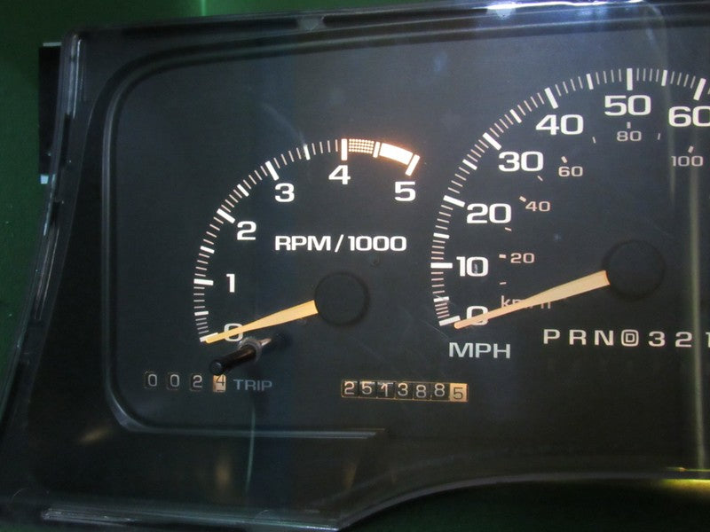 95-96 C/K TRUCK SUBURBAN INSTRUMENT GAUGE CLUSTER SPEEDO TACH 251K REB