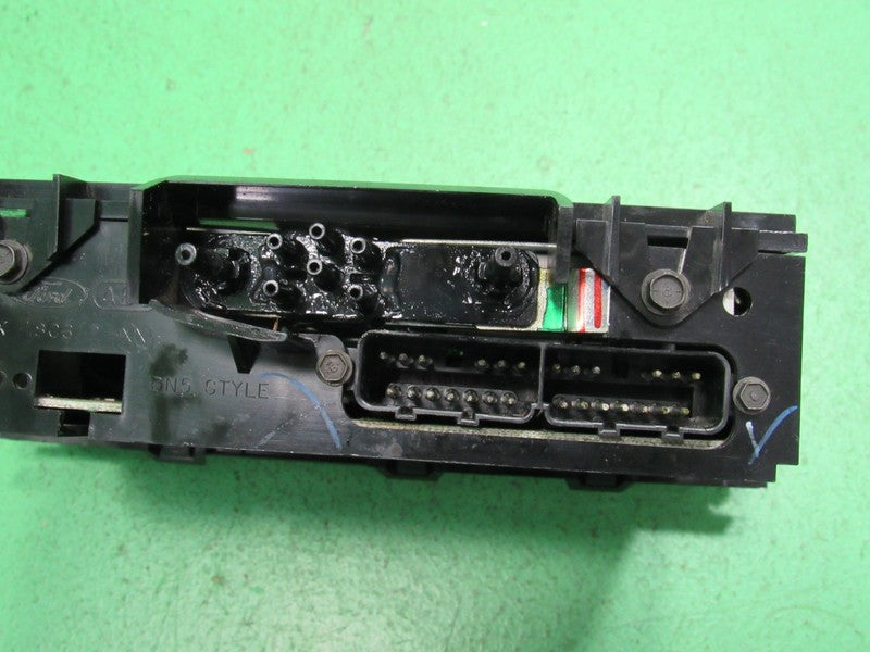 01-02 CROWN VIC EATC AUTOMATIC CLIMATE HEATER CONTROL 1W7H-19C933-AA R