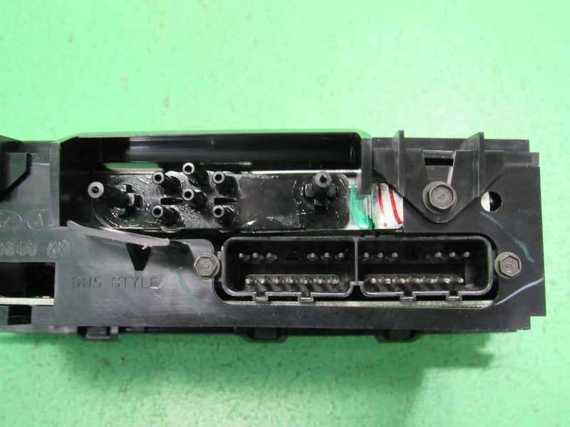 01-02 CROWN VIC EATC AUTOMATIC CLIMATE HEATER CONTROL 1W7H-19C933-AA R