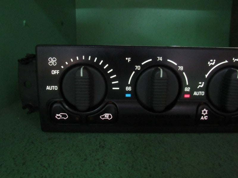 15758149 00-02 TAHOE SILVERADO YUKON A/C AUTO CLIMATE TEMP CONTROL REB