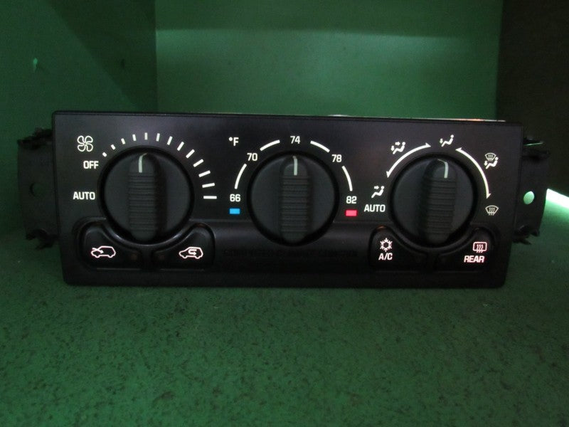 15758149 00-02 TAHOE SILVERADO YUKON A/C AUTO CLIMATE TEMP CONTROL REB