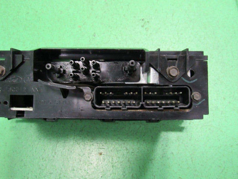 01-02 CROWN VIC EATC AUTOMATIC CLIMATE HEATER CONTROL 1W7H-19C933-AA R