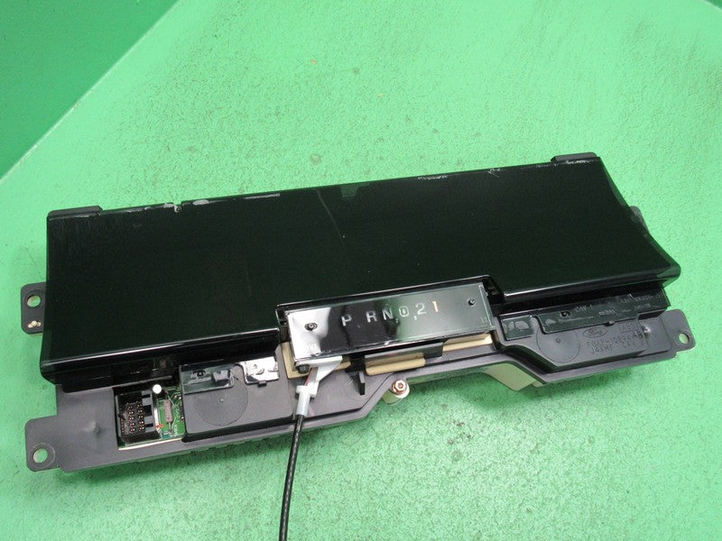 03-04 CROWN VIC GRAND MARQUIS DIGITAL INSTRUMENT GAUGE CLUSTER SPEEDO 