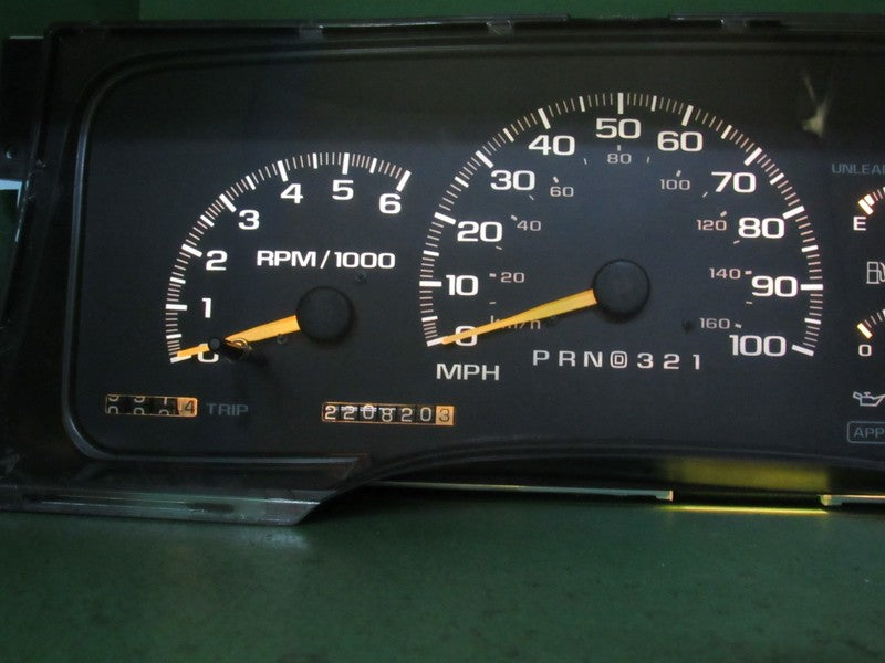 97-98 C/K TRUCK SUBURBAN INSTRUMENT GAUGE CLUSTER SPEEDO TACH 220K REB