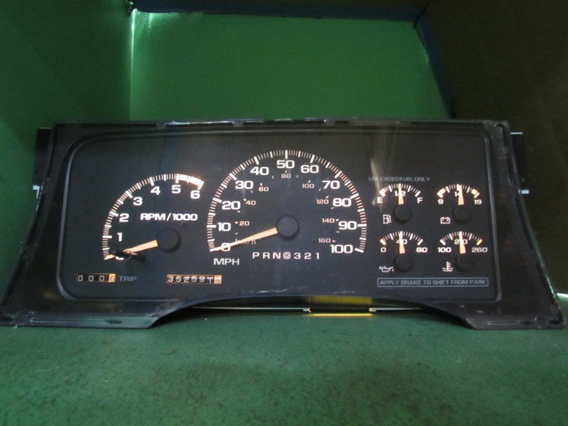95-96 C/K TRUCK SUBURBAN INSTRUMENT GAUGE CLUSTER SPEEDO TACH 352K REB
