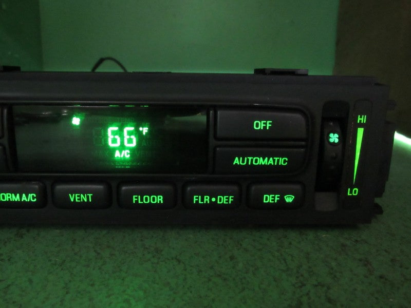 01-02 CROWN VIC EATC AUTOMATIC CLIMATE HEATER CONTROL 1W7H-19C933-AA R
