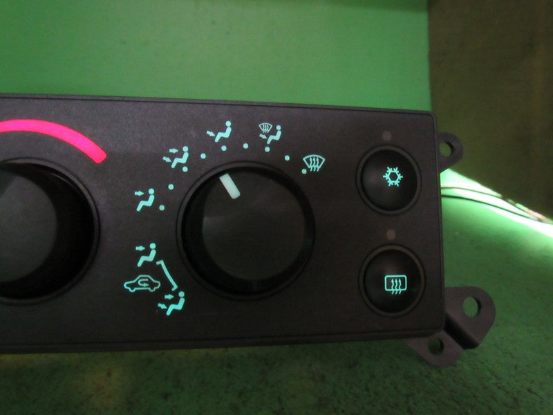 55056569AC 06 DAKOTA RAIDER A/C AC HEATER MANUAL CLIMATE TEMP CONTROL 