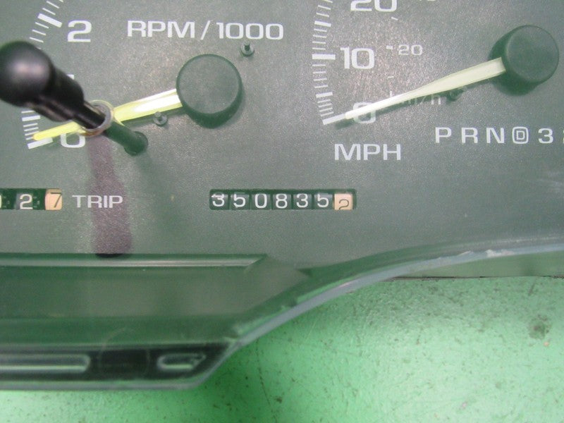 97-98 C/K TRUCK SUBURBAN INSTRUMENT GAUGE CLUSTER SPEEDO TACH 350K REB