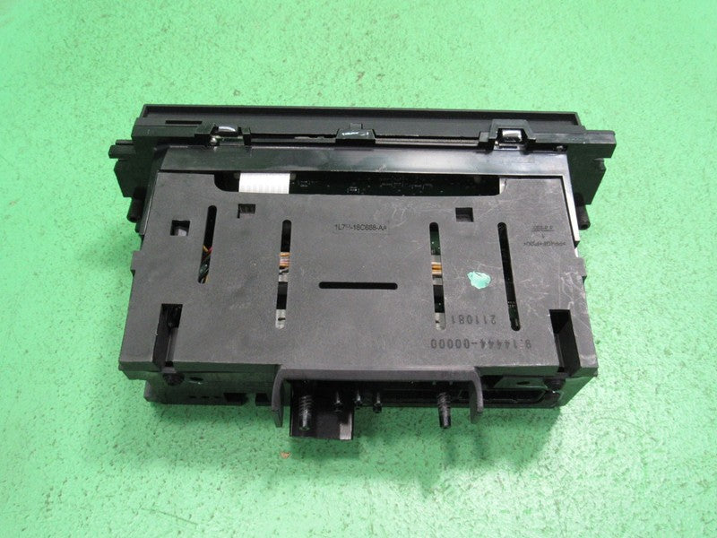 03-11 CROWN VIC EATC AUTOMATIC CLIMATE HEATER CONTROL 6W7H-19C933-AA R