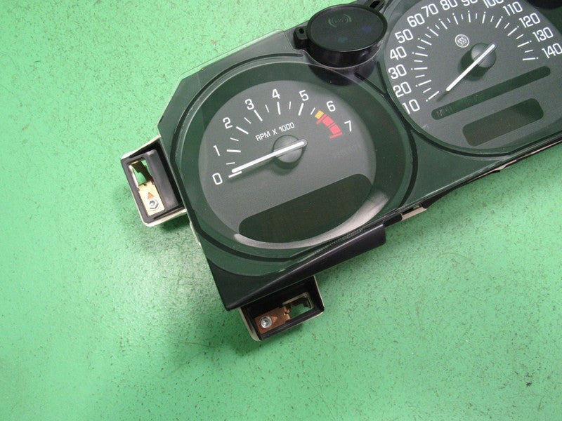 02-05 BUICK LESABRE INSTRUMENT GAUGE CLUSTER GAUGES SPEEDO TACH MILEAG