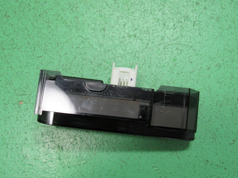 03-08 TOYOTA MATRIX DIGITAL CLOCK DASH DISPLAY SCREEN 83910-02100 REBU