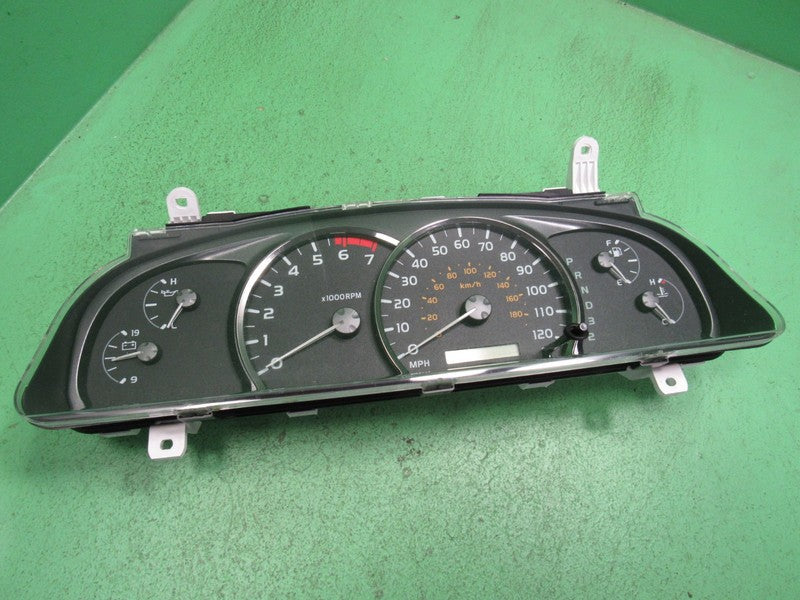 06 SEQUOIA 4X4 INSTRUMENT GAUGE CLUSTER SPEEDO TACH 332K 83800-0C411 T