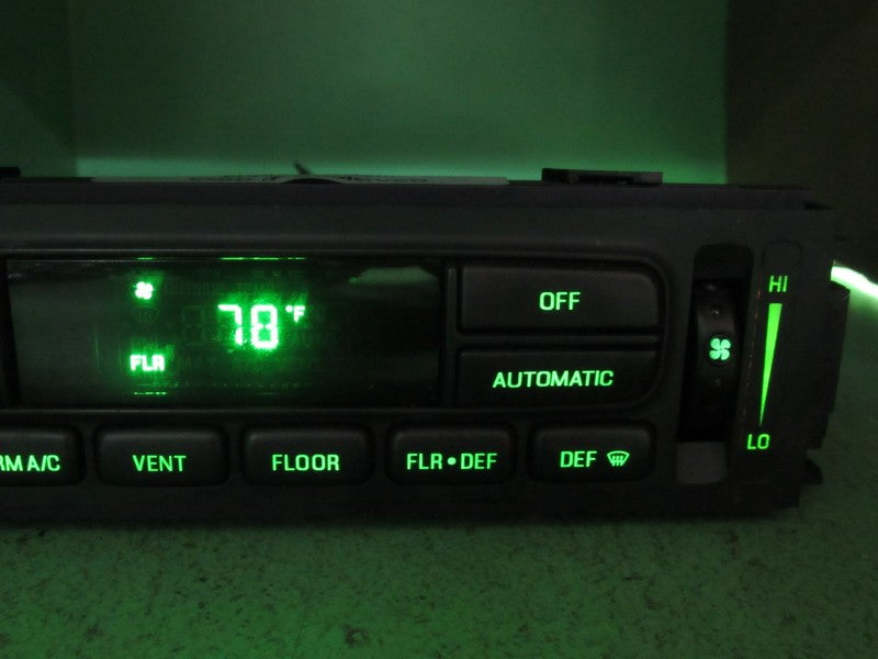 01-02 CROWN VIC EATC AUTOMATIC CLIMATE HEATER CONTROL 1W7H-19C933-AA R