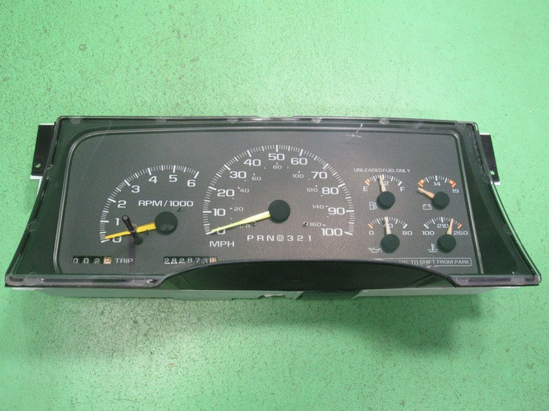 97-98 C/K TRUCK SUBURBAN INSTRUMENT GAUGE CLUSTER SPEEDO TACH 282K REB
