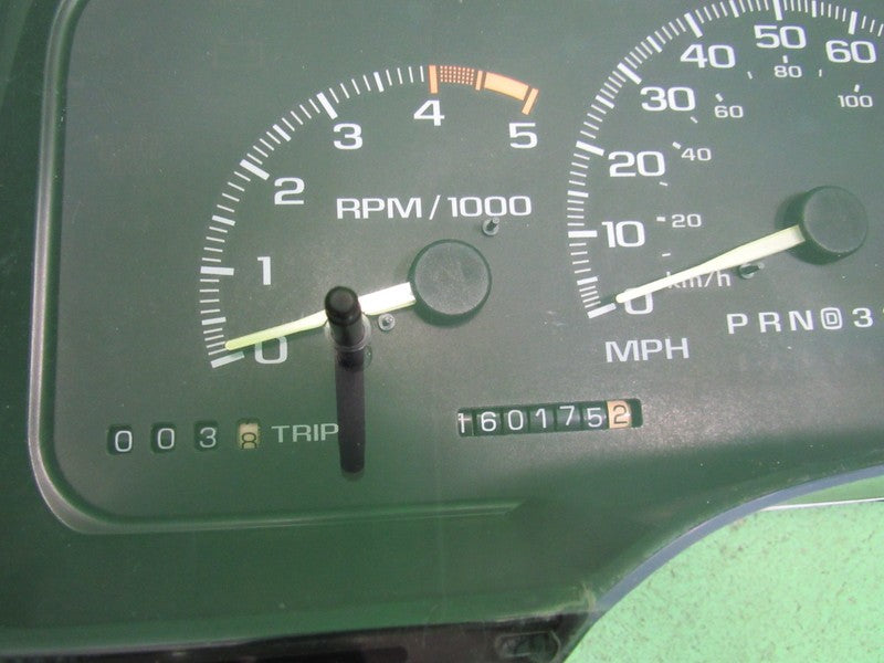95-96 C/K TRUCK SUBURBAN INSTRUMENT GAUGE CLUSTER SPEEDO TACH 160K REB