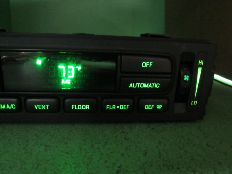 01-02 CROWN VIC EATC AUTOMATIC CLIMATE HEATER CONTROL 1W7H-19C933-AA R