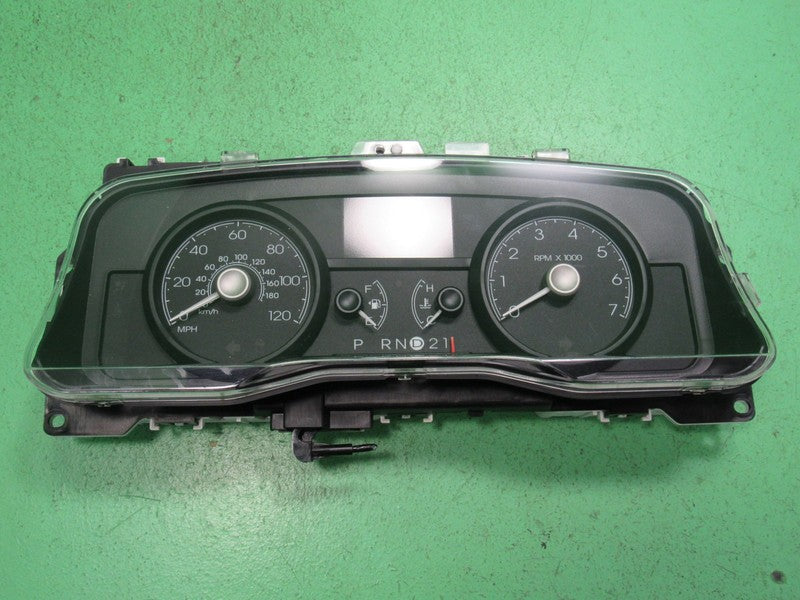 07 LINCOLN TOWN CAR INSTRUMENT GAUGE CLUSTER GAUGES SPEEDO TACH MILEAG
