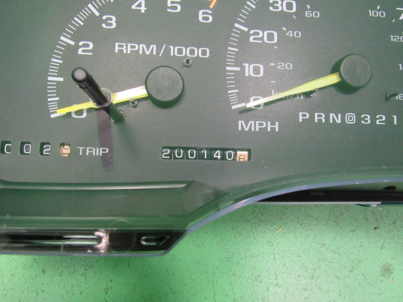 95-96 C/K TRUCK SUBURBAN INSTRUMENT GAUGE CLUSTER SPEEDO TACH 200K REB