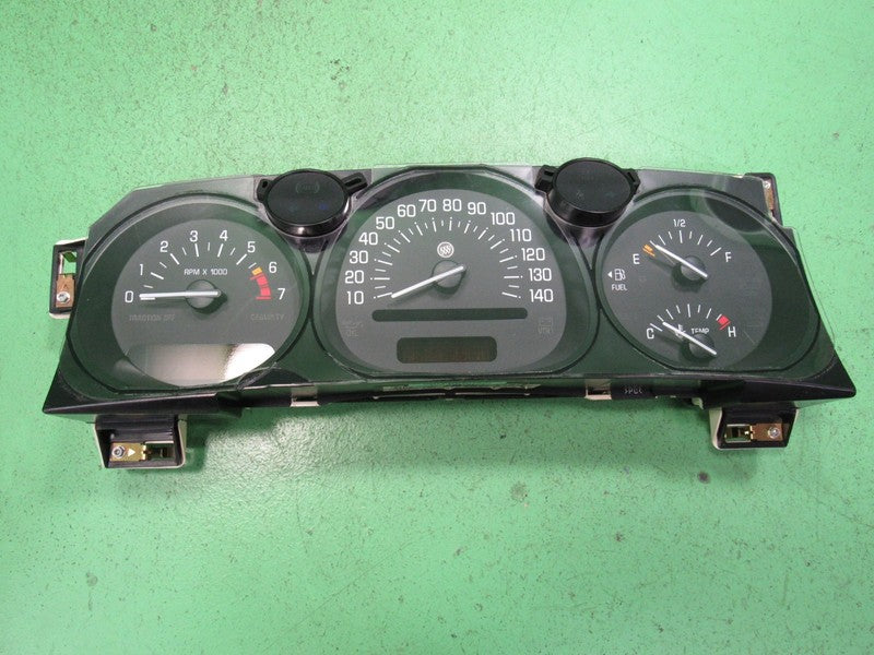 00-01 BUICK LESABRE INSTRUMENT GAUGE CLUSTER GAUGES SPEEDO TACH MILEAG