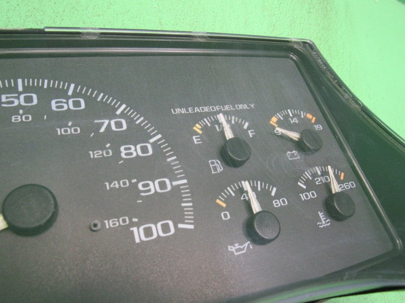 95-96 C/K TRUCK MT INSTRUMENT GAUGE CLUSTER SPEEDOMETER TACH 135k REBU