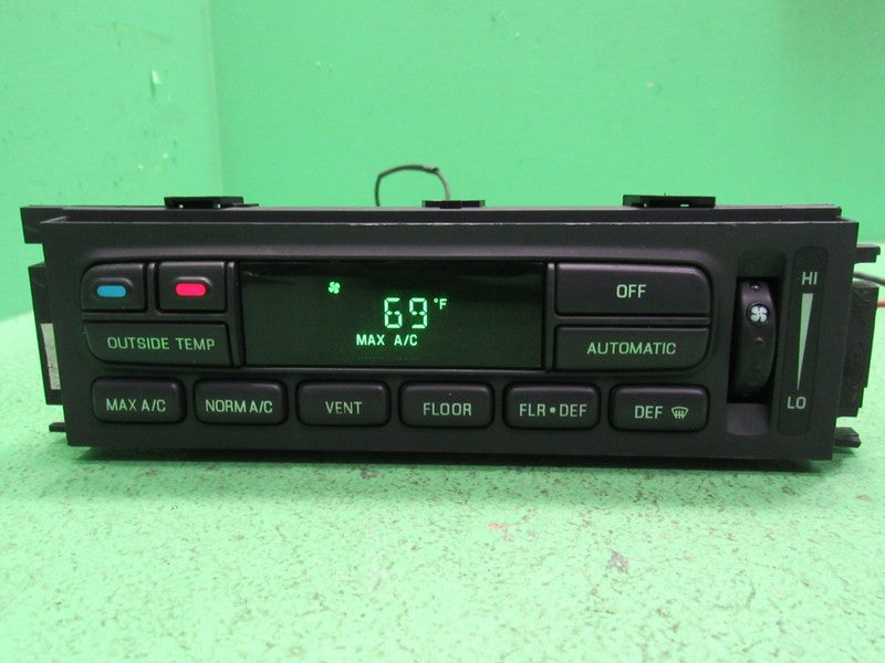 01-02 CROWN VIC EATC AUTOMATIC CLIMATE HEATER CONTROL 1W7H-19C933-AA R