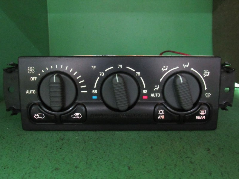 15758149 00-02 TAHOE SILVERADO YUKON A/C AUTO CLIMATE TEMP CONTROL REB