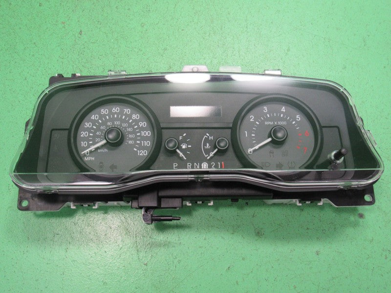 06 GRAND MARQUIS INSTRUMENT GAUGE CLUSTER GAUGES SPEEDO TACH MILEAGE P