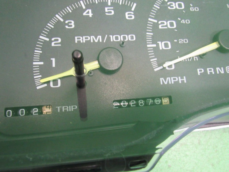 97-98 C/K TRUCK SUBURBAN INSTRUMENT GAUGE CLUSTER SPEEDO TACH 282K REB