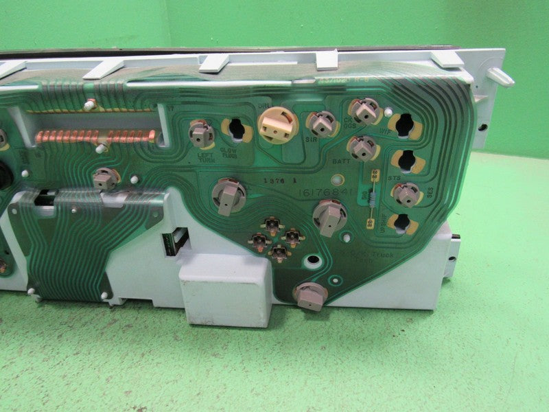 95-96 C/K TRUCK SUBURBAN INSTRUMENT GAUGE CLUSTER SPEEDO TACH 197K REB