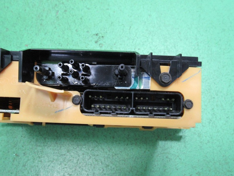 99-01 EXPLORER EATC AUTOMATIC CLIMATE HEATER CONTROL XL2H-19C933-AA RE