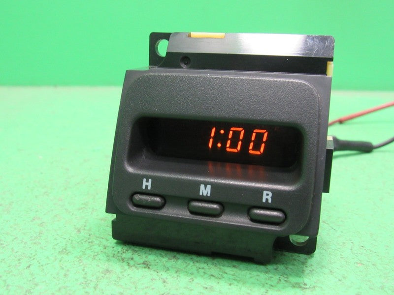 98-01 HONDA CRV CR-V DIGITAL CLOCK CENTER DASH 39700-S10-A01 REBUILT 1