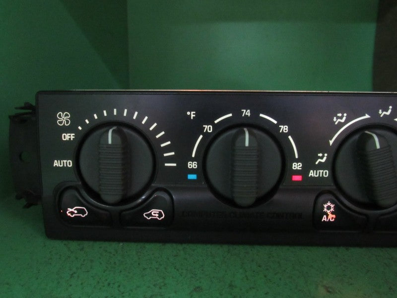 15758149 00-02 TAHOE SILVERADO YUKON A/C AUTO CLIMATE TEMP CONTROL REB