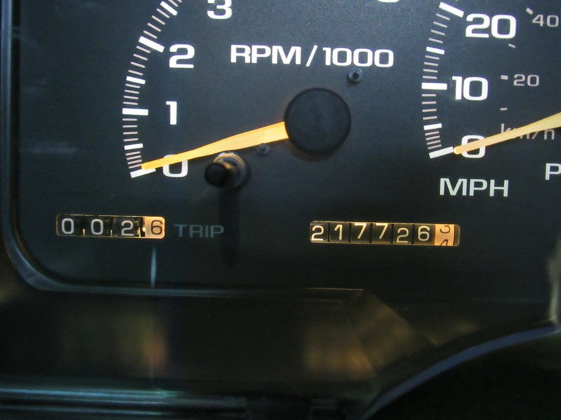 97-98 C/K TRUCK SUBURBAN INSTRUMENT GAUGE CLUSTER SPEEDO TACH 217K REB