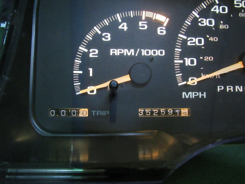 95-96 C/K TRUCK SUBURBAN INSTRUMENT GAUGE CLUSTER SPEEDO TACH 352K REB