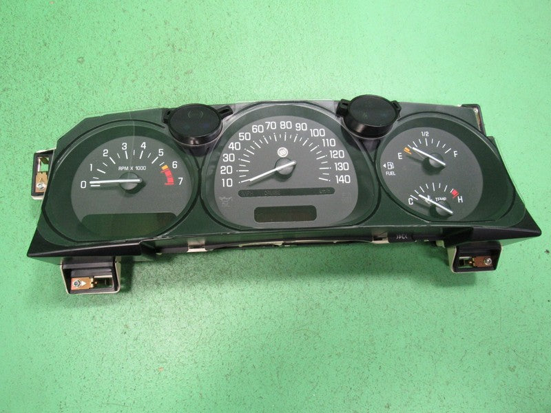 02-05 BUICK LESABRE INSTRUMENT GAUGE CLUSTER GAUGES SPEEDO TACH MILEAG