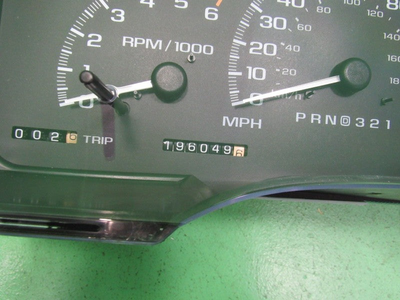 99-00 ESCALADE TAHOE YUKON INSTRUMENT GAUGE CLUSTER SPEEDO TACH 196K R