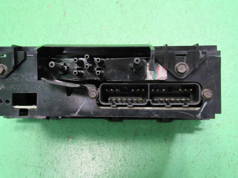 01-02 CROWN VIC EATC AUTOMATIC CLIMATE HEATER CONTROL 1W7H-19C933-AA R