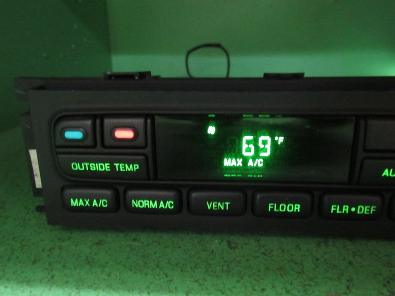 01-02 CROWN VIC EATC AUTOMATIC CLIMATE HEATER CONTROL 1W7H-19C933-AA R