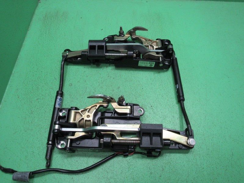 BMW 325Ci 330Ci E46 M3 CONVERTIBLE TOP FRONT LATCH LATCHES LOCK PAIR R