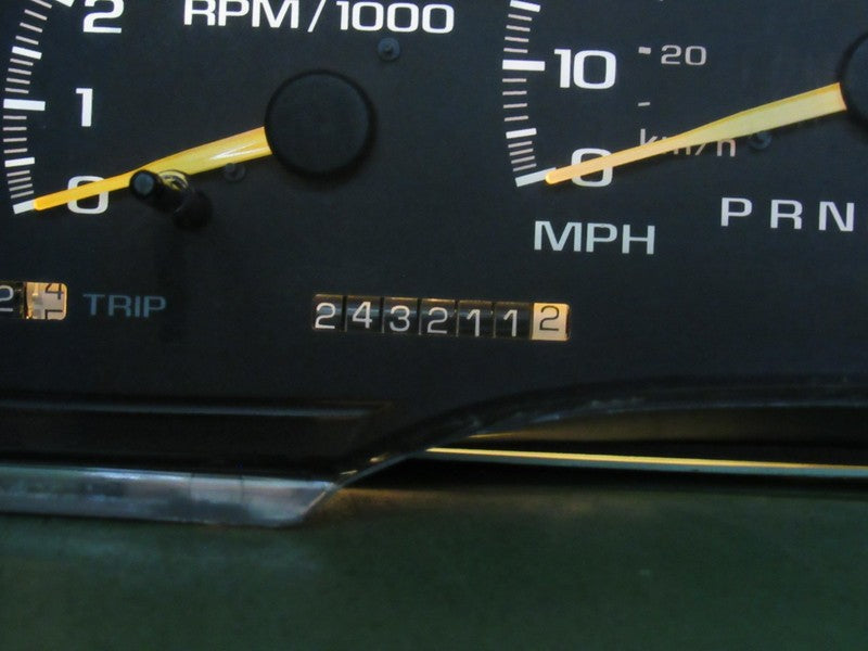 97-98 C/K TRUCK SUBURBAN INSTRUMENT GAUGE CLUSTER SPEEDO TACH 243K REB