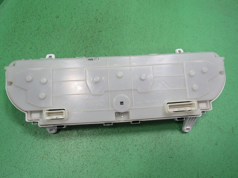 06 SEQUOIA 4X4 INSTRUMENT GAUGE CLUSTER SPEEDO TACH 332K 83800-0C411 T