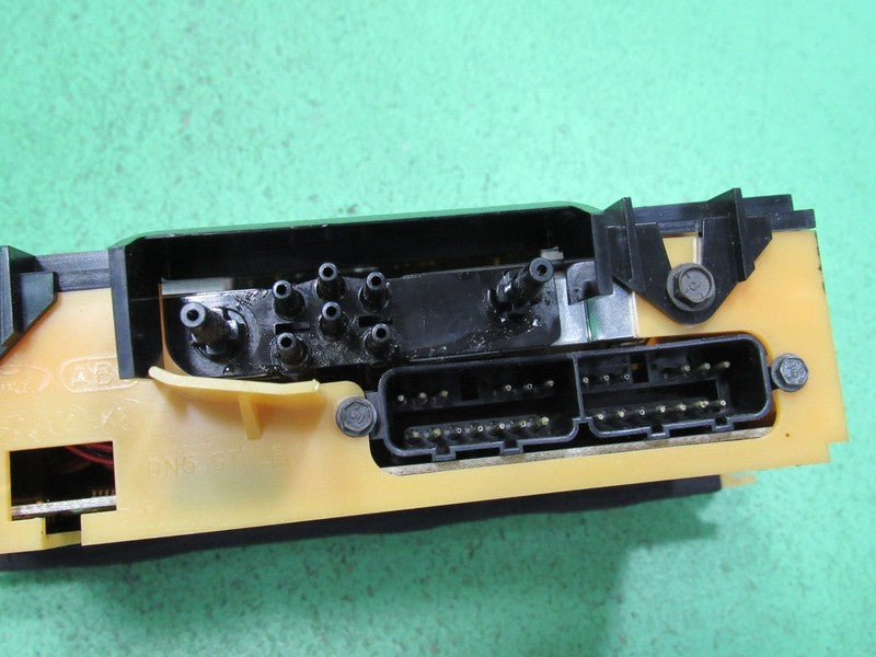 96-97 TOWN CAR EATC AUTOMATIC CLIMATE HEATER CONTROL F7VH-19C933-AA RE
