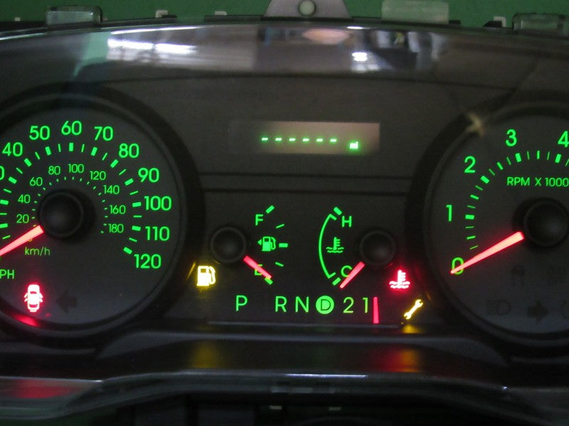 06 GRAND MARQUIS INSTRUMENT GAUGE CLUSTER GAUGES SPEEDO TACH MILEAGE P