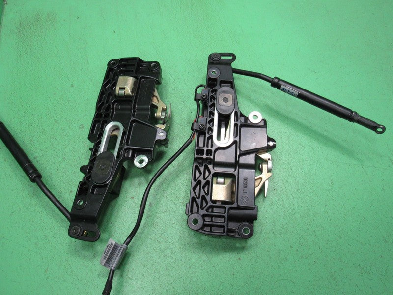 BMW 325Ci 330Ci E46 M3 CONVERTIBLE TOP FRONT LATCH LATCHES LOCK PAIR R